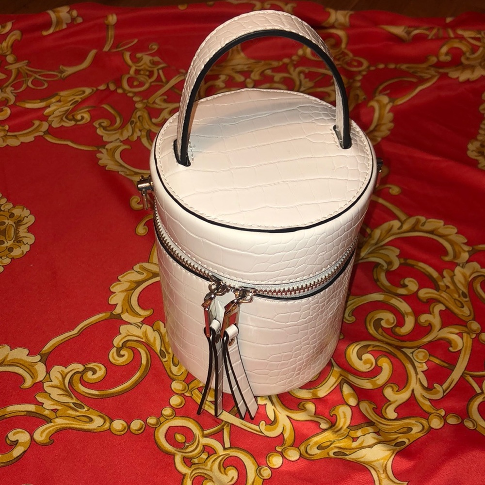 ✨BRAND NEW✨Cream Handbag/Cross Body